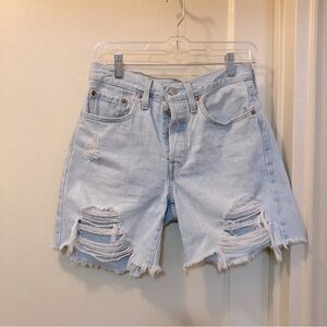 Lev’s 501 mid thigh frayed shorts